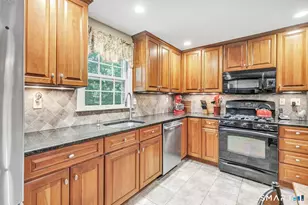 21 Overlook Pl, Trumbull, CT 06611 - Photo 9