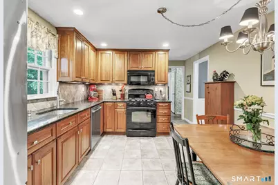 21 Overlook Place, Trumbull, CT 06611 - Photo 7