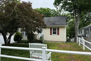 17 Oenoke Pl, Stamford, CT 06907 - Photo 1