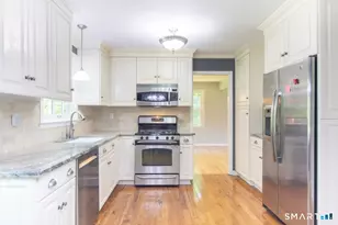 37 Vintage Rd, Trumbull, CT 06611 - Photo 9