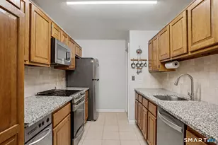 89 Harbor Dr, Stamford, CT 06902 - Photo 9