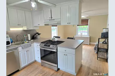 118 Saint Charles Street, West Hartford, CT 06119 - Photo 9