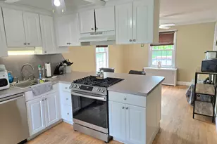 118 St Charles St, West Hartford, CT 06119 - Photo 9