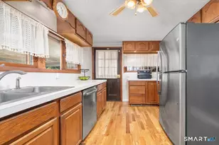 100 Bedford Ave, East Hartford, CT 06118 - Photo 9