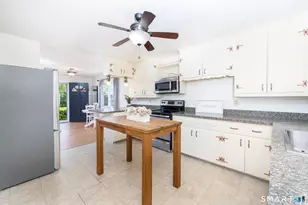 2 Charles St, New London, CT 06320 - Photo 9