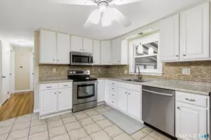 30 Haynes St, Enfield, CT 06082 - Photo 9
