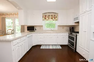 26 Rushleigh Rd, West Hartford, CT 06117 - Photo 11