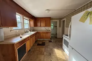 66 Overland Ave, Bridgeport, CT 06606 - Photo 9