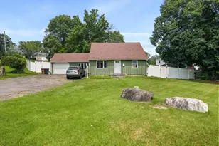 37 Old Barn Rd S, Stamford, CT 06905 - Photo 7