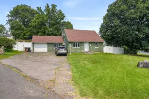 37 Old Barn Rd S, Stamford, CT 06905 - Photo 9
