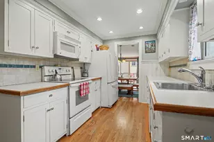 41 Happy Hollow Cir, Stratford, CT 06614 - Photo 11