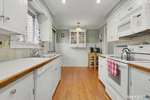 41 Happy Hollow Cir, Stratford, CT 06614 - Photo 13