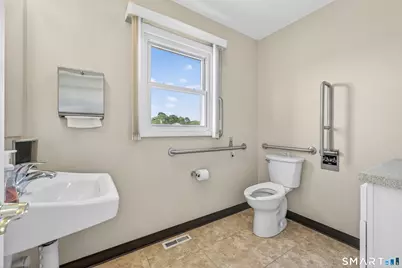 239 E Main Street, Clinton, CT 06413 - Photo 17