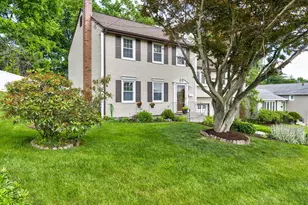 4 Lee Cir, Bloomfield, CT 06002 - Photo 3