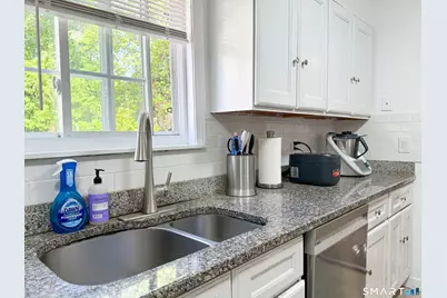 1679 Litchfield Turnpike, Woodbridge, CT 06525 - Photo 11