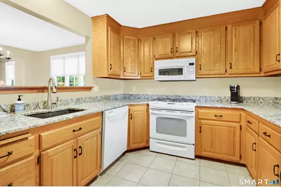 40 Kathleen Way, Manchester, CT 06042 - Photo 5
