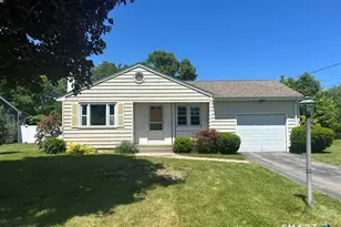 5 Maple Ct, Waterford, CT 06385 - Photo 1