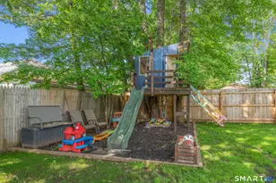 53 Burr St, West Hartford, CT 06107 - Photo 23