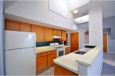 12 Charter Oak Place #3F, Hartford, CT 06106 - Photo 5