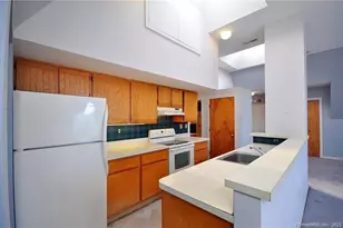 12 Charter Oak Pl, Hartford, CT 06106 - Photo 5