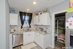 4 Columbus Ave, Enfield, CT 06082 - Photo 9