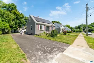 15 Fenway Dr, Hamden, CT 06517 - Photo 5
