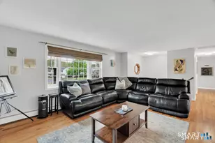 19 Robertson Dr, Hamden, CT 06518 - Photo 9