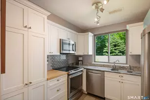 60 Rowayton Woods Dr, Norwalk, CT 06854 - Photo 9