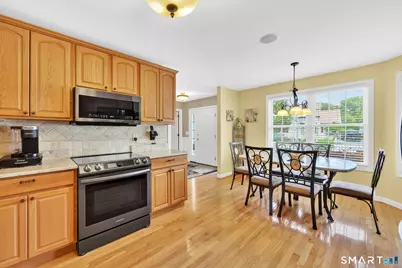 31 Ross Way #31, Windsor Locks, CT 06096 - Photo 3