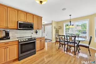31 Ross Way, Windsor Locks, CT 06096 - Photo 3