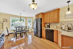 31 Ross Way, Windsor Locks, CT 06096 - Photo 5