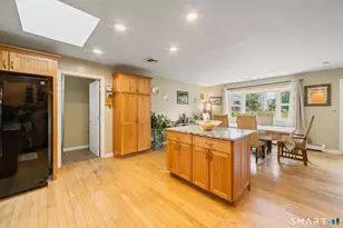 45 Carriage Ln, Milford, CT 06460 - Photo 7