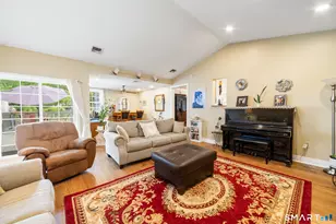45 Carriage Ln, Milford, CT 06460 - Photo 9