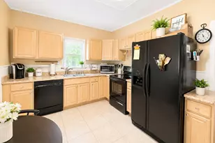 27 Milk St, Meriden, CT 06451 - Photo 3