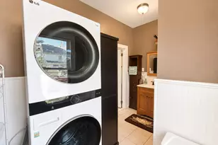 27 Milk St, Meriden, CT 06451 - Photo 5