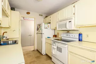 502 Heritage Vlg, Southbury, CT 06488 - Photo 5
