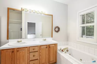 172 Summerfield Gardens #172, Shelton, CT 06484 - Photo 17