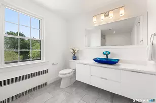 22 Ocean Dr N, Stamford, CT 06902 - Photo 17