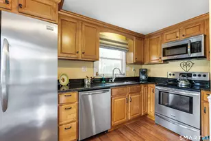 22 Rowe Pl, Bristol, CT 06010 - Photo 9