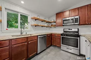 8 Wildmere Ln, Norwalk, CT 06851 - Photo 5