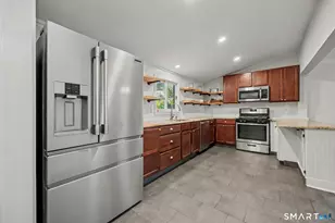 8 Wildmere Ln, Norwalk, CT 06851 - Photo 7
