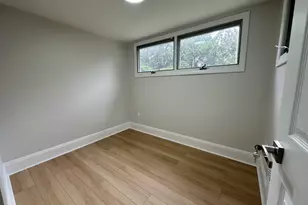332 Robbins St, Waterbury, CT 06708 - Photo 9