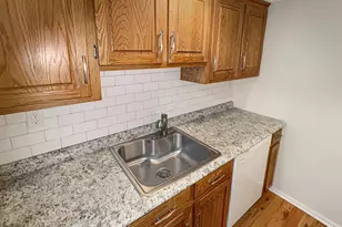 183 Livingston Pl, Bridgeport, CT 06610 - Photo 11