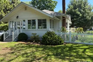 277 Church St, Guilford, CT 06437 - Photo 3