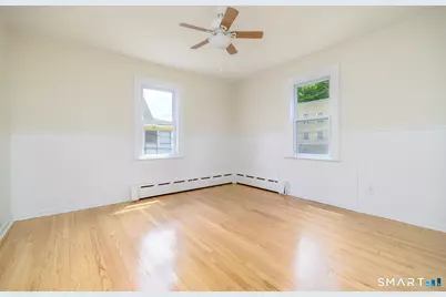 206 Ridgefield Avenue, Bridgeport, CT 06610 - Photo 19
