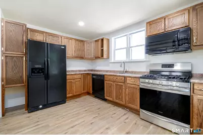 206 Ridgefield Avenue, Bridgeport, CT 06610 - Photo 11