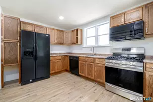 206 Ridgefield Ave, Bridgeport, CT 06610 - Photo 11