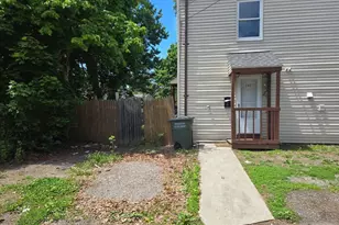 191 Dupont Pl, Bridgeport, CT 06610 - Photo 3