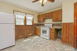 293 Pleasantview Ave, Bridgeport, CT 06606 - Photo 7