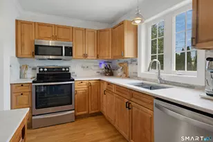 39 Maple Tree Ave, Stamford, CT 06906 - Photo 7